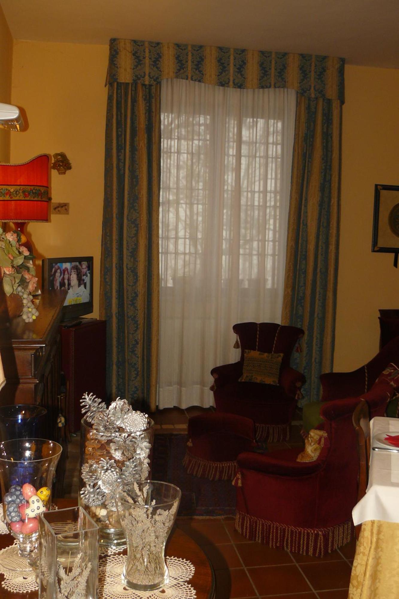 Hotel La Rocca Губио Екстериор снимка