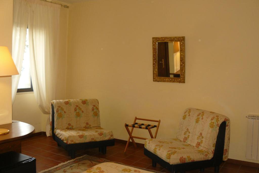 Hotel La Rocca Губио Стая снимка